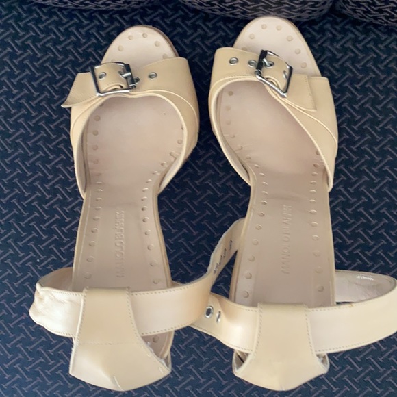 Used Manolo Blahnik opened toe pumps. - Picture 5 of 6